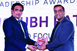 KAUSTUBH PATKI , COUNTRY MARKETING MANAGER, MICRO FOCUS INDIA WINS ENTERPRISE IT CMO AWARD 2017. THE AWARD HAS BEEN RECEIVED ON HIS BEHALF FROM SANJIB MOHAPATRA, PUBLISHER, ACCENT INFO MEDIA.